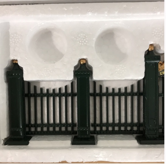 Dept 56 Village Wrought Iron Fence and Gate - Picture 3 of 4